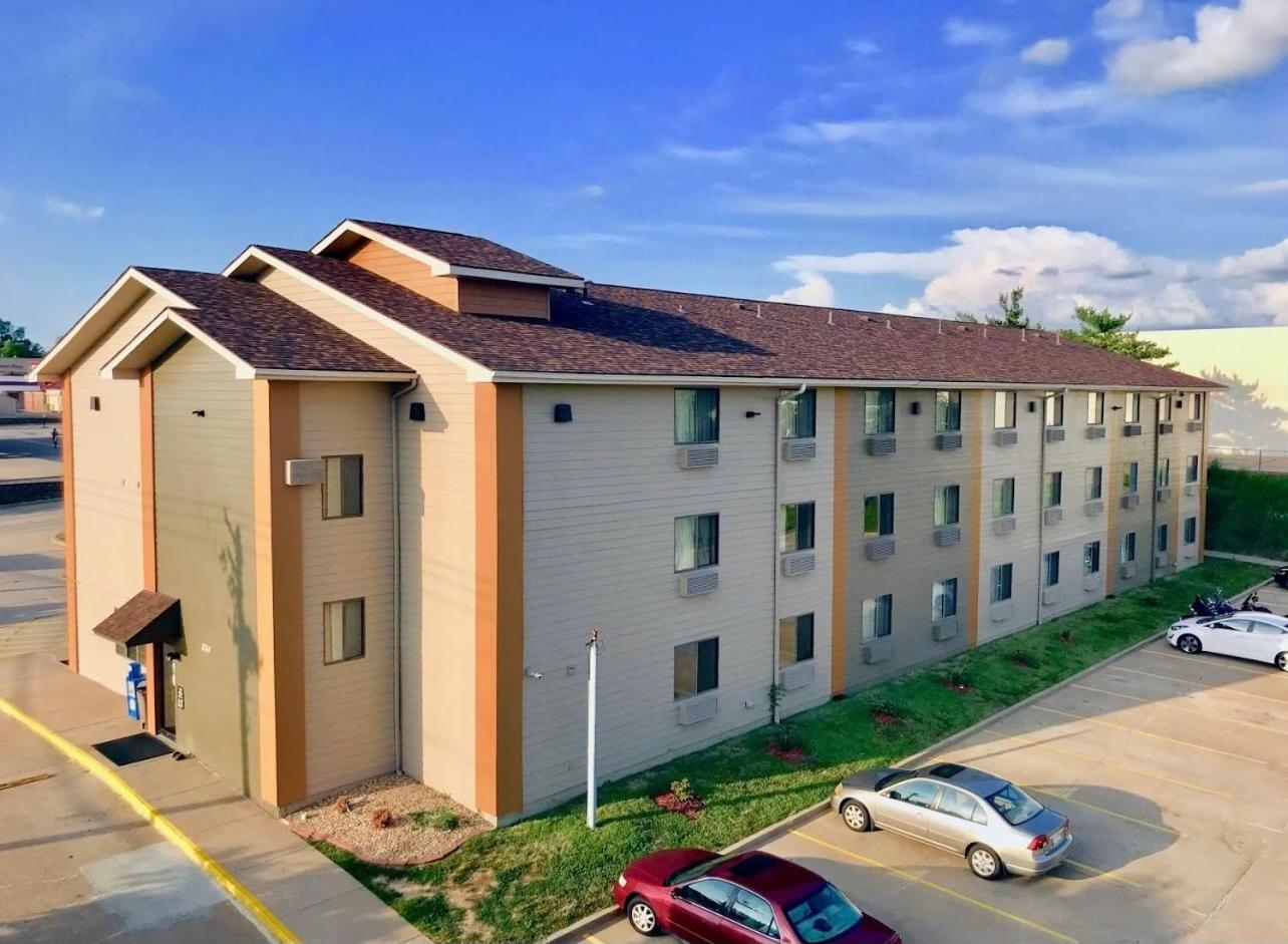 The Quincy Inn & Suites Exterior photo