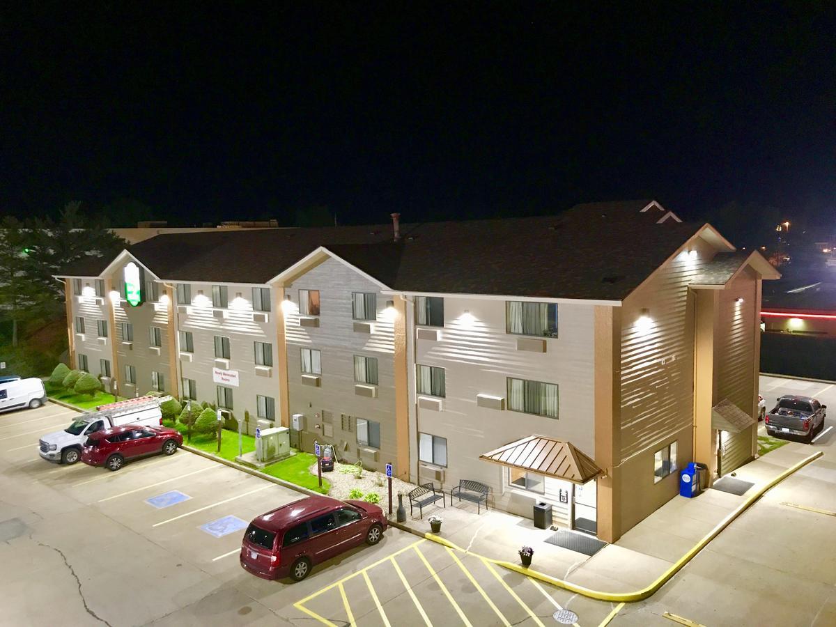 The Quincy Inn & Suites Exterior photo