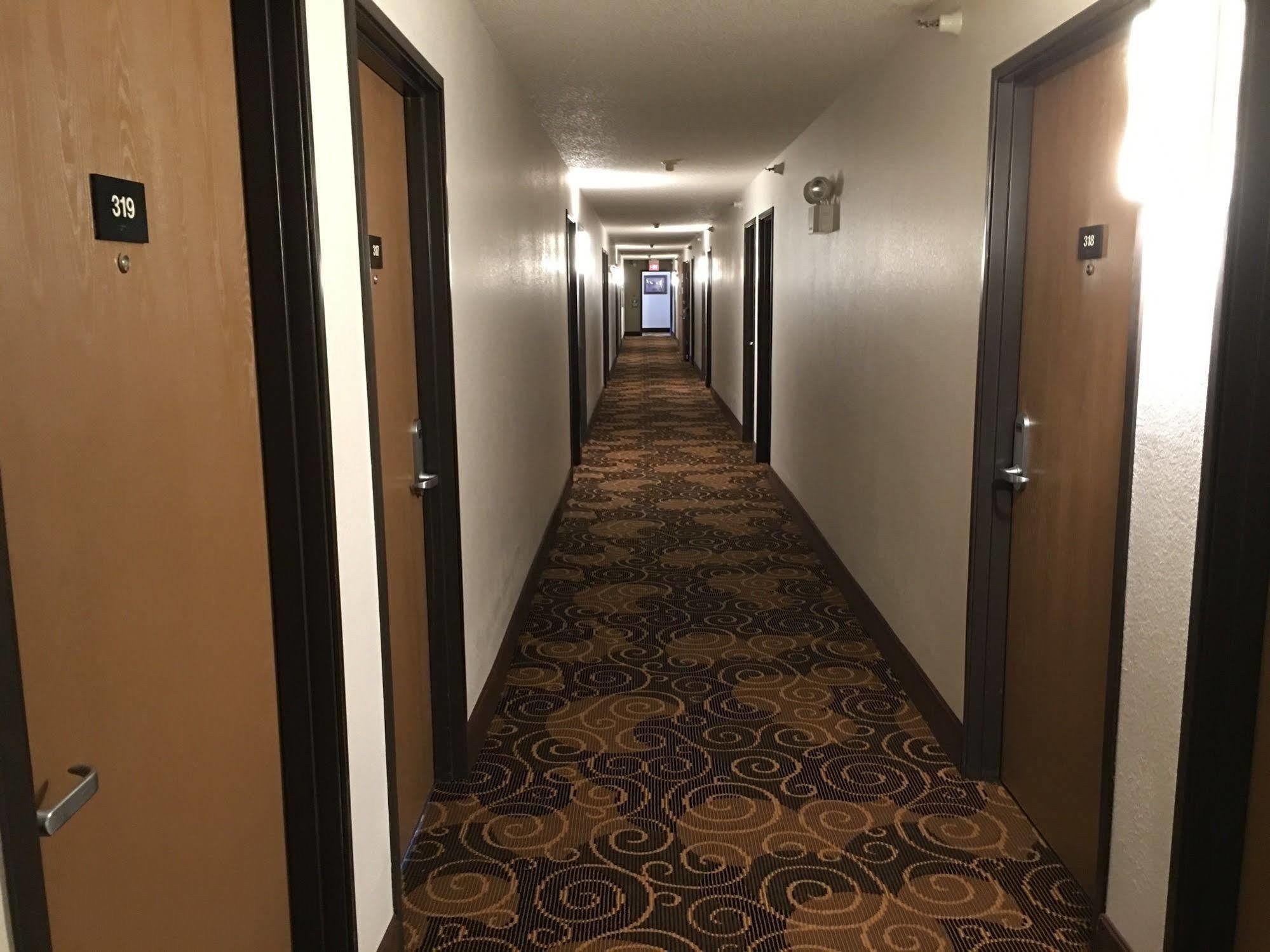 The Quincy Inn & Suites Exterior photo